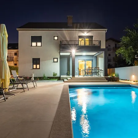 فيلة House Vito